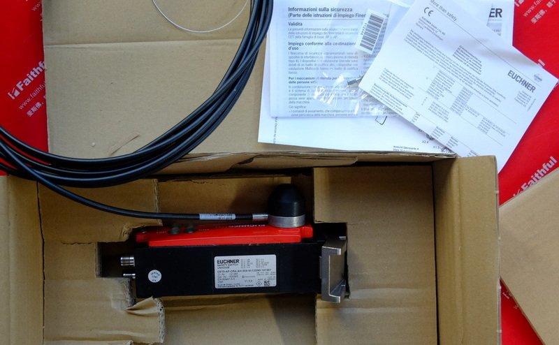 Euchner 121367 安士能CET-AP非接触安全开关 CET3-AP-CRA-AH-50X-SI-C2290-121367，配有前端拉绳解锁功能(bowden)，用于连接分散式外围防护系统，M12