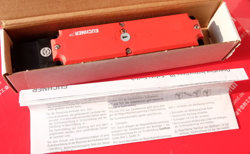Euchner 084139 安士能具有门监控触点的TP系列安全开关 TP4-4121A024M